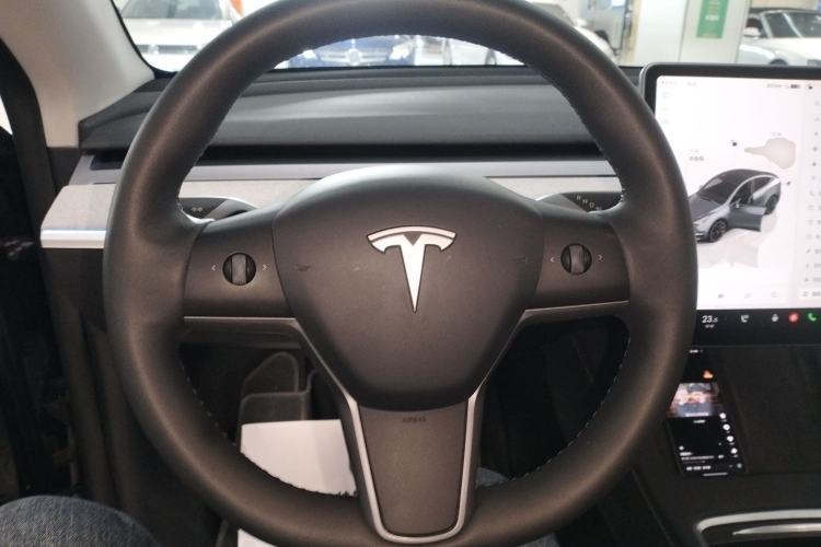 Used Tesla Model Y 2023 Long-Range All-Wheel-Drive Version
