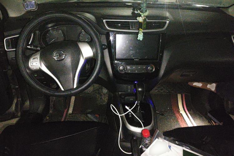 Used Nissan Qashqai 2016 2.0L CVT Elite Edition Center Console