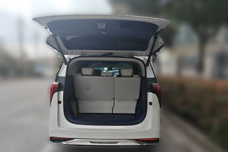 Used Buick Century 2025 2.0T Seven-Seater Yinshi Edition Trunk