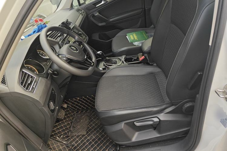 Used Volkswagen Tiguan L 2020 330TSI Automatic Two-Wheel Drive Luxury Edition China VI Standard Left Front Seat