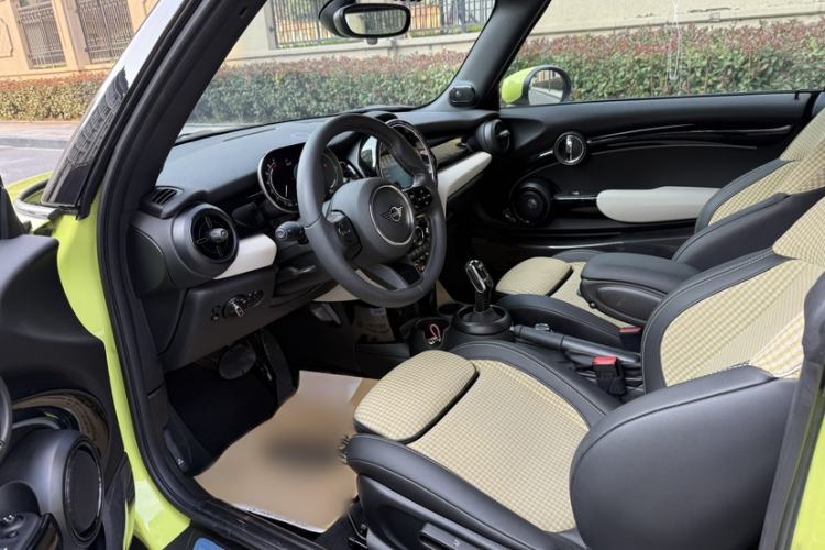 Used MINI 2023 Second Facelift 2.0T COOPER S CABRIO Artist
