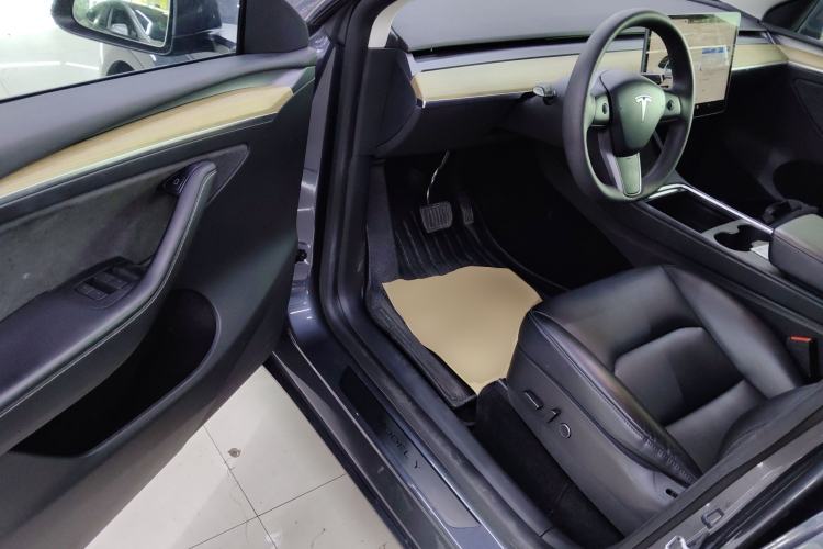 Used Tesla Model Y 2022 Long-Range All-Wheel-Drive Version