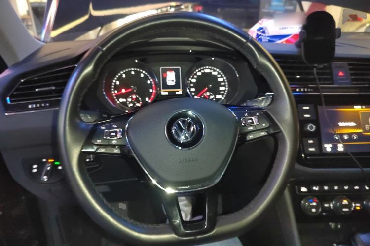 Used Volkswagen Tiguan L 2019 330TSI Automatic Two-Wheel Drive Smart Luxury Version China VI Standard Steering Wheel