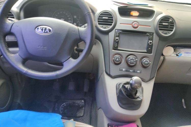 Used Kia Carens 2011 1.6L 5-Seater Manual Luxury Edition Center Console
