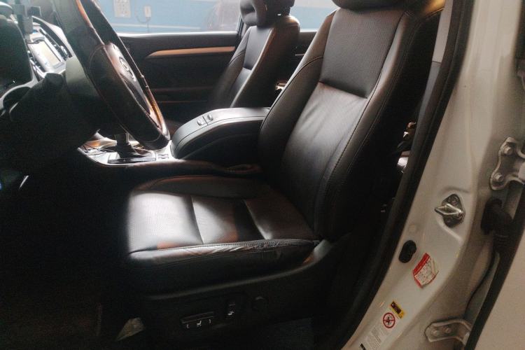 Used Toyota Highlander 2017 2.0T Four-Wheel Drive Luxury Edition 7 Seats Left Front Seat