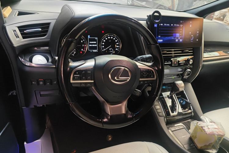 Used Lexus LM 