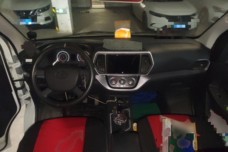Used CHANGAN KAICHENG Ruixing M60 2023 1.6L CNG Comfort-Grade 6-Seater Passenger Vehicle Center Console