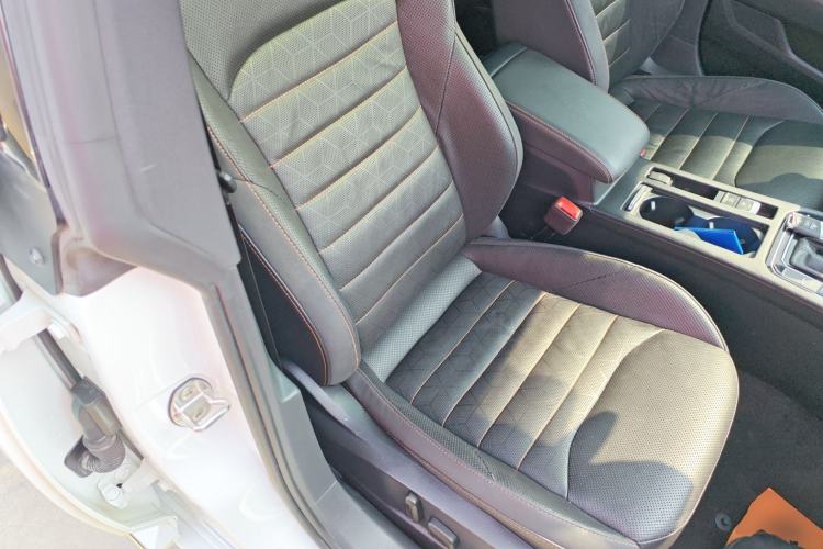 Used Volkswagen FAW-Volkswagen CC 2021 380TSI Striking Edition 30th Anniversary Model Right Front Seat