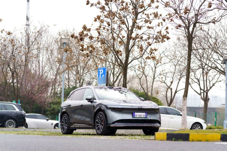 Used Zeekr 7X 2025 100 kWh Long-Range Rear-Wheel Drive with Intelligent Driving Features