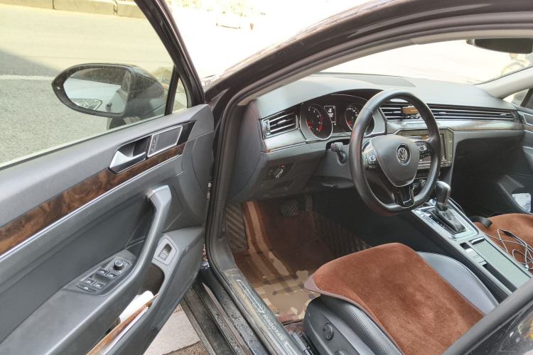 Used Volkswagen Magotan 2019 330TSI DSG Luxury Version China VI Standard Driver Seat