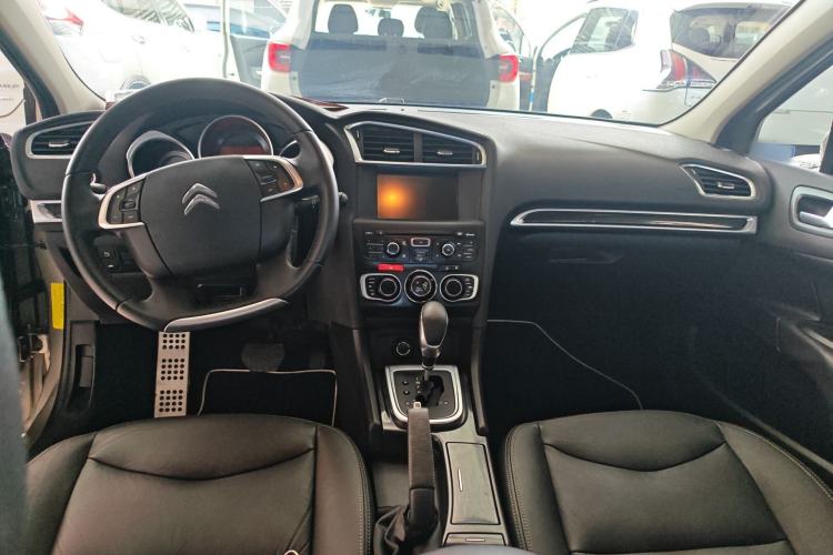 Used Citroen C4L 2014 1.6THP Intelligent Drive Automatic Dynamic Model Center Console