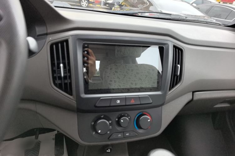 Used Wuling Rongguang New Truck 2019 1.5L Double-Cab China VI L3C Audio And AC Panel