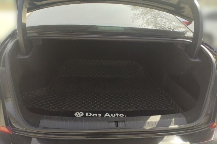 Used Volkswagen Passat 2020 Facelift 330TSI Elite Edition China VI Standard Trunk