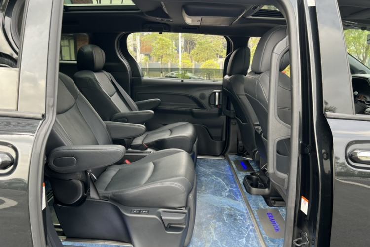 Used Toyota Granvia 2022 2.5L Hybrid Flagship Edition
