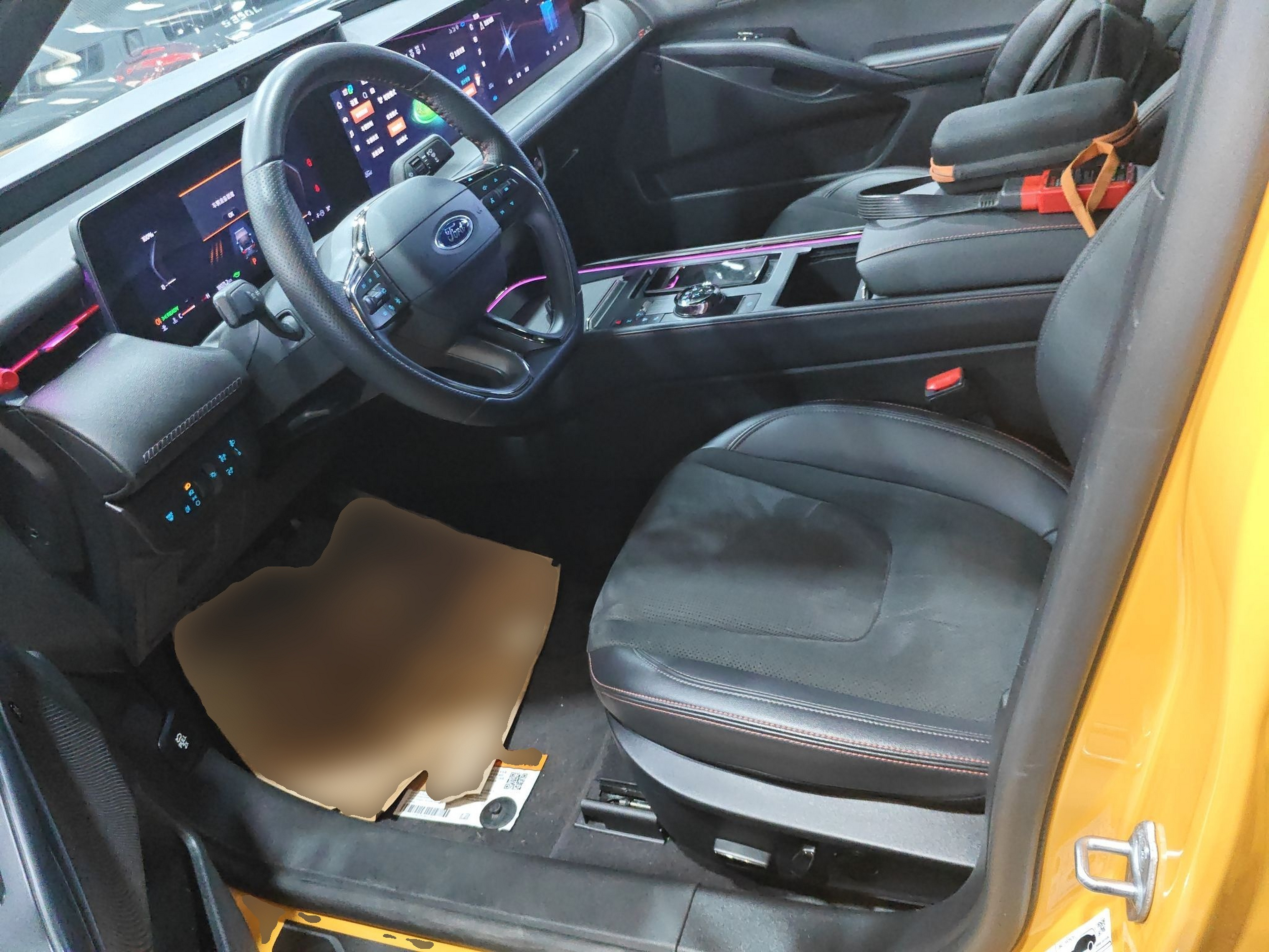 المقاعد الأمامية داخل السيارة