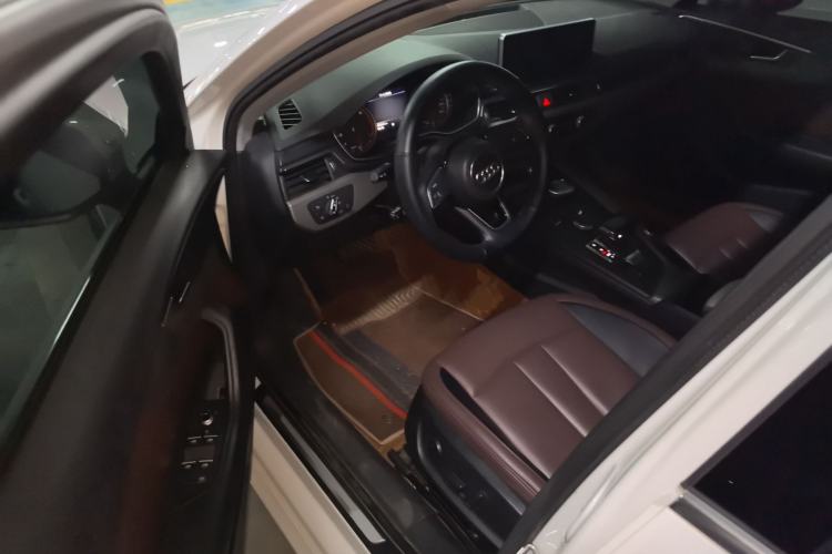 Used Audi A4L 2017 Plus 40 TFSI Ambition Model
