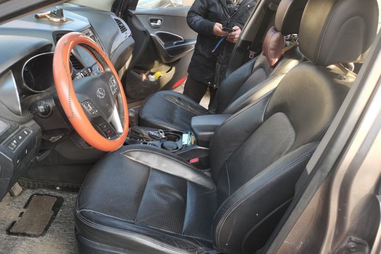 Used Hyundai Santa Fe 2013 Revised Version 2.4L Automatic All-Wheel Drive Luxury Trim