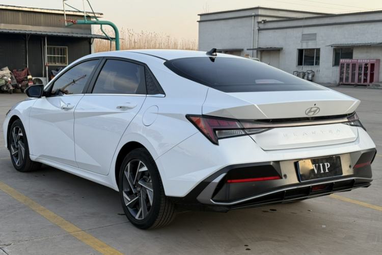 Used Hyundai Elantra 2023 1.5L CVT LUX Prestige Edition