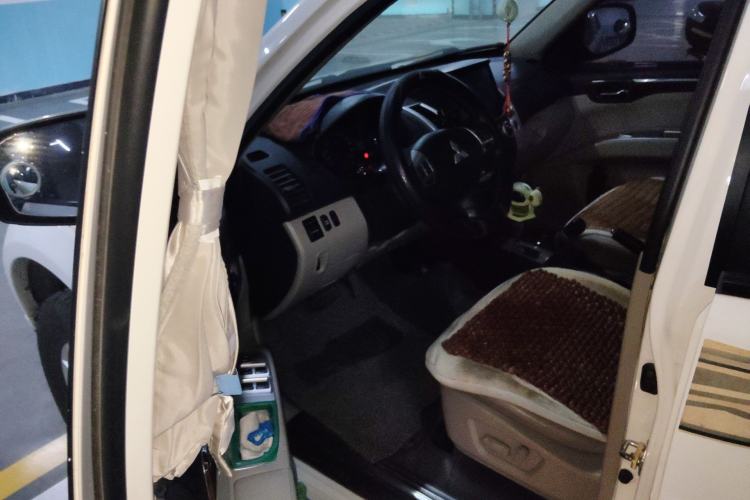 Used Mitsubishi Pajero Sport 2013 3.0L Automatic 4x4 Flagship Edition
