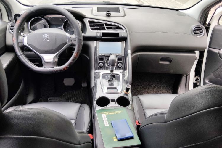 Used Peugeot 3008 2013 2.0L Automatic Trend Edition Center Console