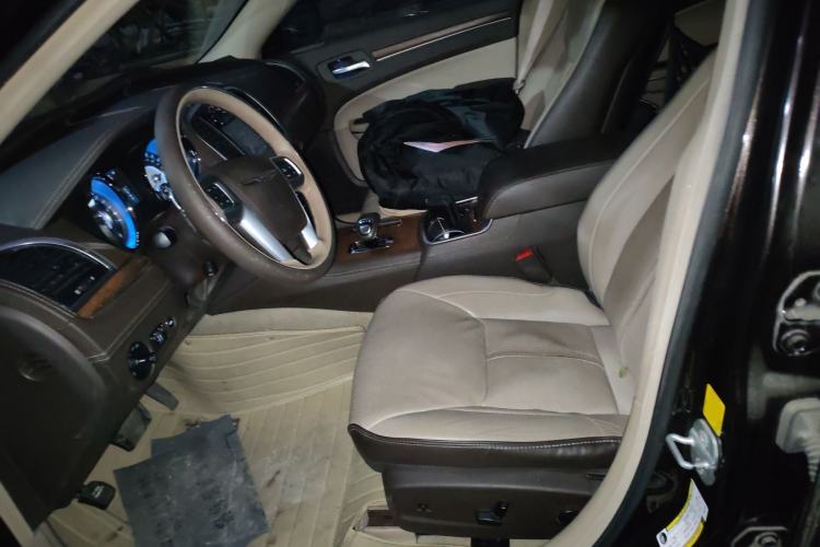 Used Chrysler 300C 2012 3.6L Luxury Edition