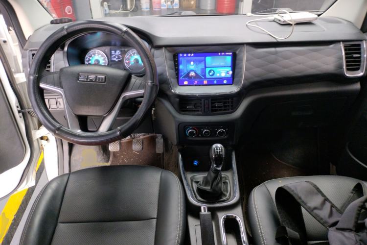 Used Jinbei Gold Hiace 2023 1.5L Passenger Vehicle Engineering Lion 5/6/7 Seater
