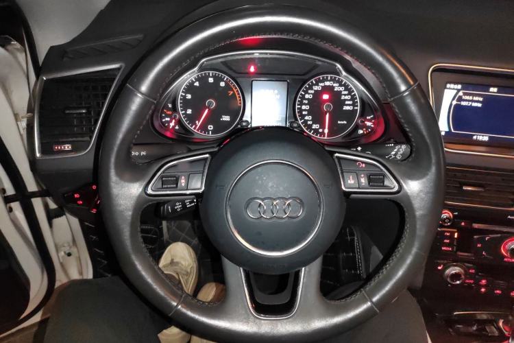 Used Audi Q5 2017 Plus 40 TFSI Technology Model Steering Wheel