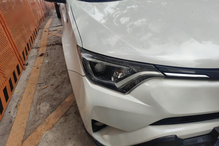 Used Toyota RAV4 2019 2.0L CVT Two-Wheel Drive Comfort Edition China VI Standard Right Front Headlight