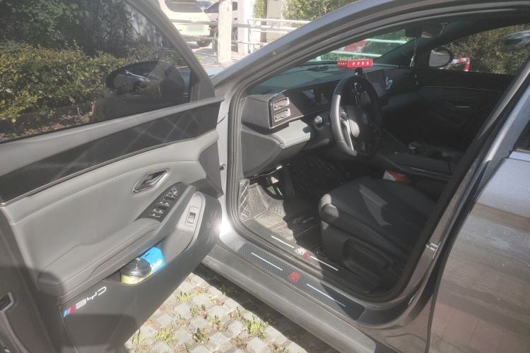 Used BYD Qin L 2025 DM-i Smart Drive 80KM Leading Model
