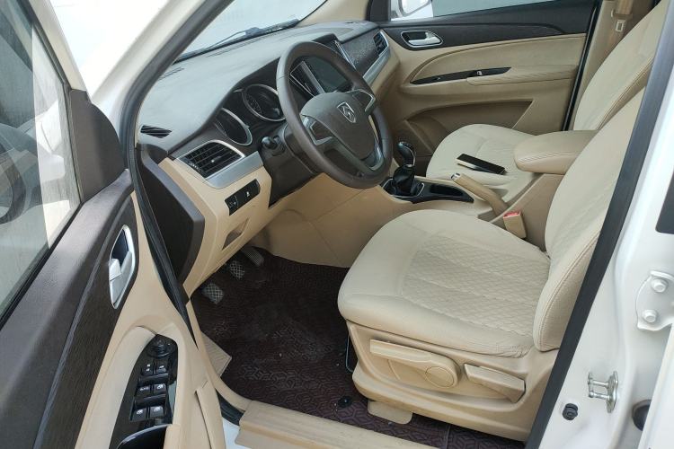 Used Baojun 730 2016 Revised 1.5L Manual Standard Version 7 Seats China V Emission Standard