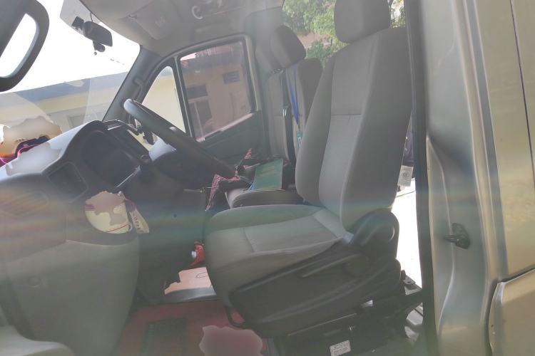 Used Foton Toano 2020 2.0T Multi-Function Extended Wheelbase Mid-Roof 5/6/7-Seater with Rear Dual Tires China VI Emission Standard F20TC3 Left Front Seat