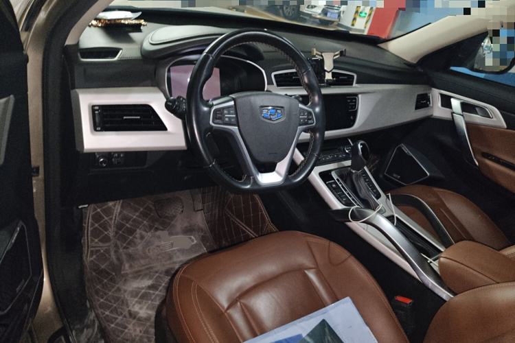 Used Geely Auto Emgrand X7 Sport 2018 1.8TD Automatic All-Wheel-Drive ZhiZun Model with 4G Connectivity Center Console