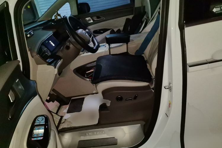 Used Denza D9 2022 DM-i 970 Four-Wheel Drive Prestige Model
