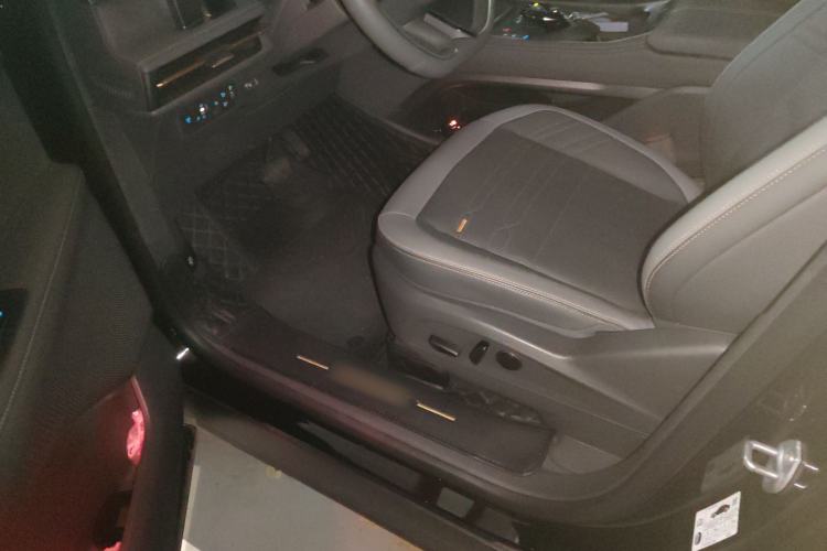 Used Ford Edge 2023 Ford Explorer L 2.0T EcoBoost Four-Wheel Drive 7-Seater Supreme Model Driver Seat