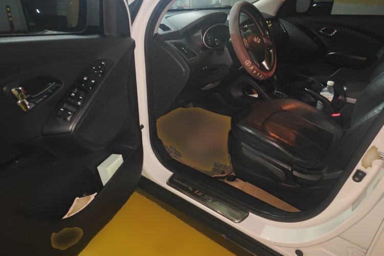 Used Hyundai ix35 2010 2.0L Automatic Two-Wheel Drive Elite Edition GLS Driver Seat