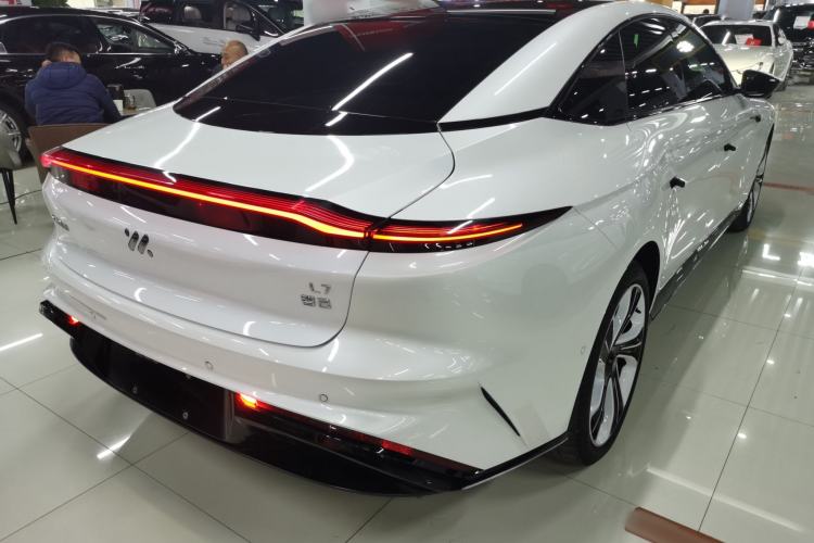 Used IM L7 2022 Pro Model Rear Right 45 Deg