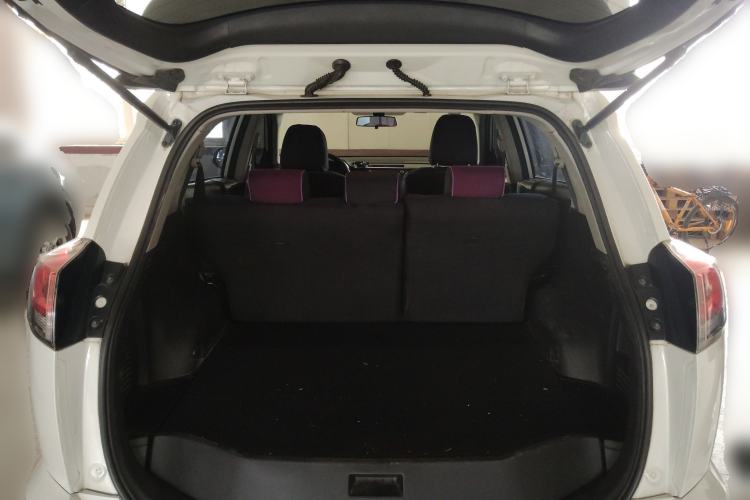 Used Toyota RAV4 2016 2.0L CVT Two-Wheel Drive Fashion Edition China V Standard
