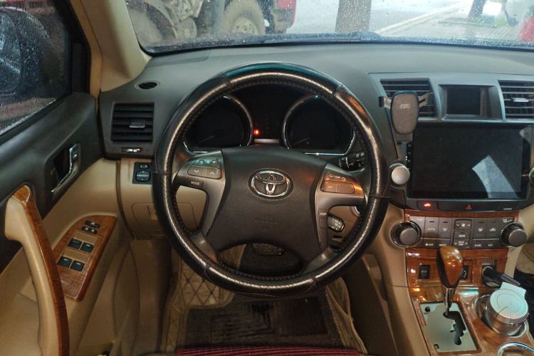 Used Toyota Highlander 2011 2.7L Two-Wheel Drive 7-Seater Luxury Edition
