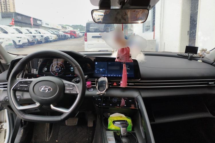 Used Hyundai Elantra 2022 1.5L CVT LUX Prestige Edition
