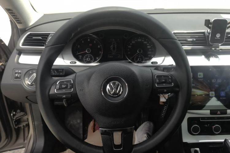 Used Volkswagen Magotan 2016 1.8TSI Smart Comfort Model Steering Wheel