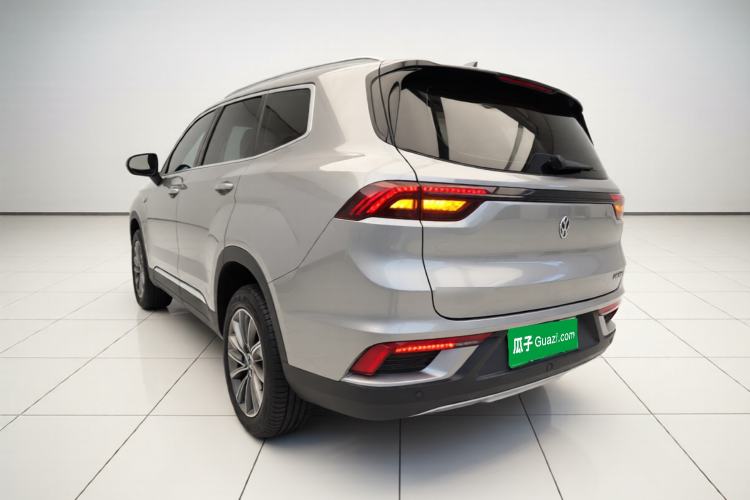 Used Livan 9 2023 470 km Leading Edition Rear Left 45 Deg