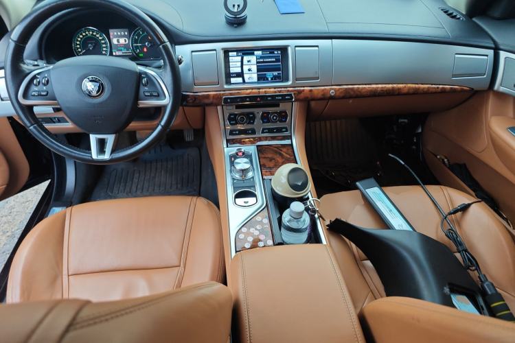 Used Jaguar XF 2015 XF 2.0T Luxury Edition Center Console