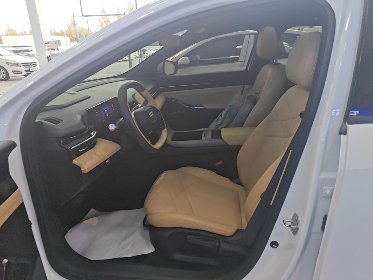 Geely Galaxy L6 2023 60km PLUS — снимка 17