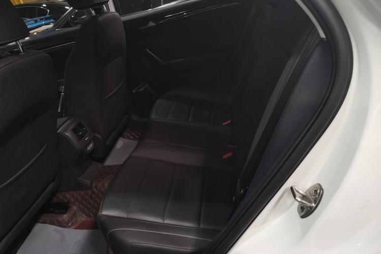 Used Volkswagen T-ROC 2018 280TSI DSG Two-Wheel-Drive Comfort Version China V Standard Left Rear Seat