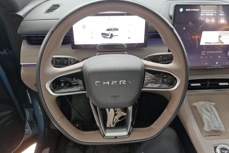 Used Chery Tiggo 8 PLUS C-DM 2025 1.5T 116 km Prestige Version 5 Seats Steering Wheel