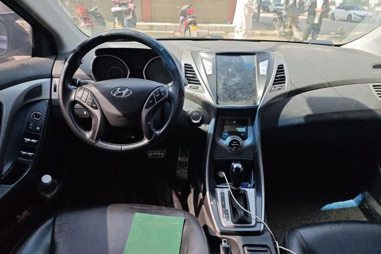 Used Hyundai Elantra (5th Generation / Langdong) 2012 1.6L Automatic Prestige Model Center Console