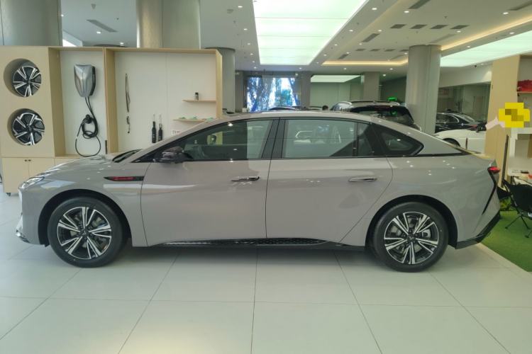 Used Hongqi EH7 2025 600 Smart Selection Edition