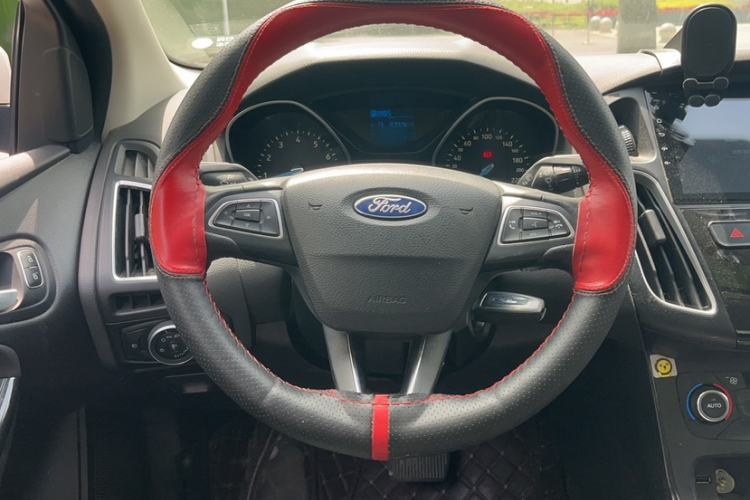 Used Ford Focus 2015 Sedan 1.6L Automatic Trend Model Steering Wheel