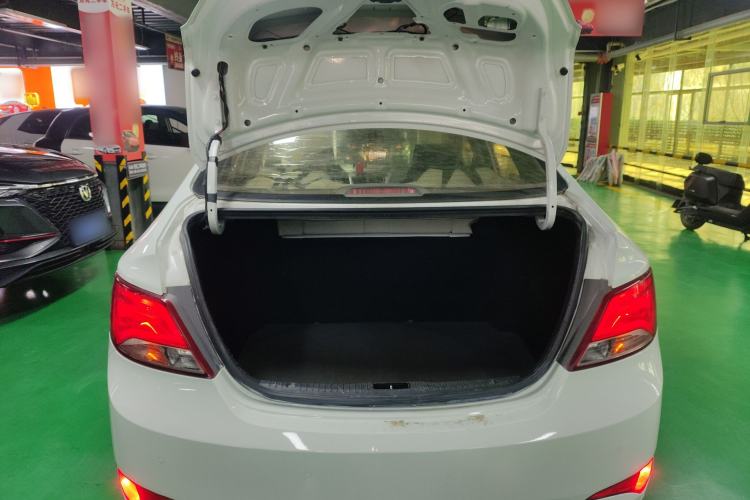 Used Hyundai Verna (older generation) 2014 1.4L Manual Smart GLS Trim
