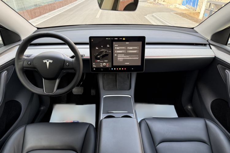 Used Tesla Model Y 2023 Long-Range All-Wheel-Drive Version